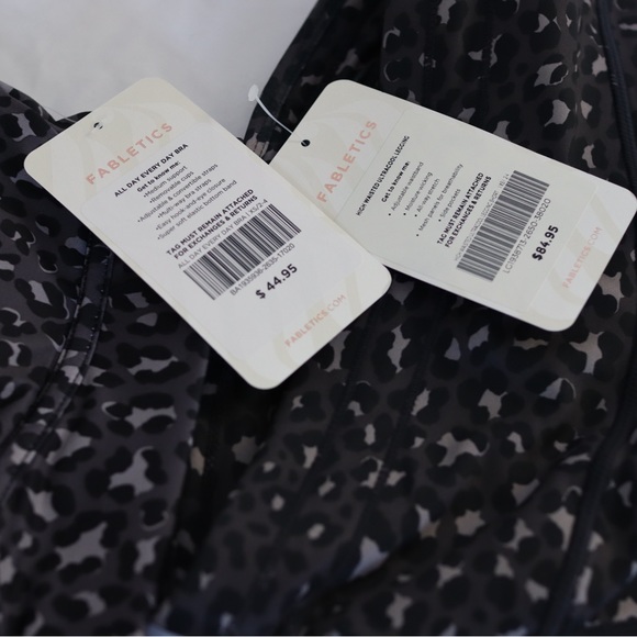 Fabletics Leopard Workout Set - Picture 2 of 6